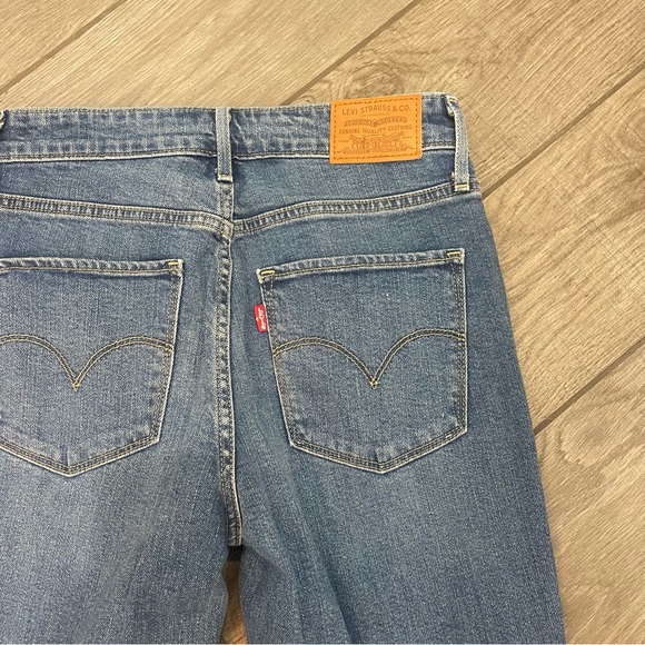 Levi 721 High Rise Ripped Skinny Jeans - Picture 5 of 6